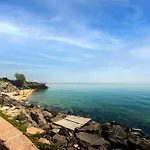 Приватний Пляж Та Релакс У Моря Без Сторонніх